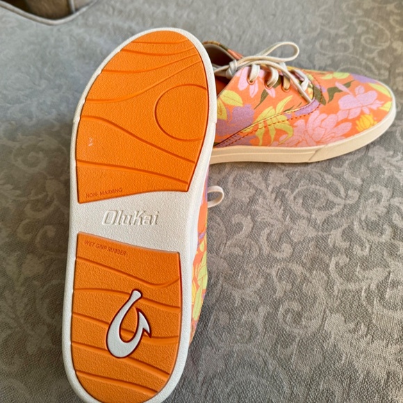 Olukai Print Sneakers - Picture 6 of 7